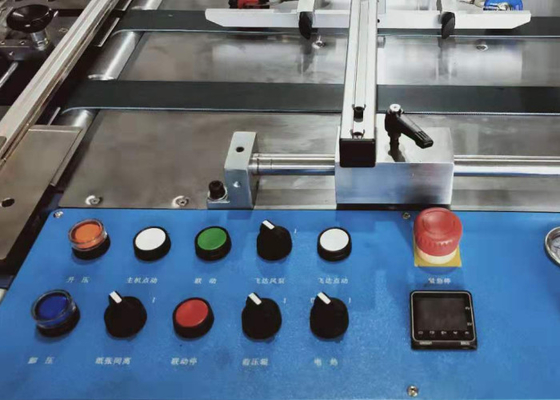 China Hohe Leistungsfähigkeits-erhitztes Rollenlaminiermaschine mit Sillicon-Presswalze 3800Kg fournisseur