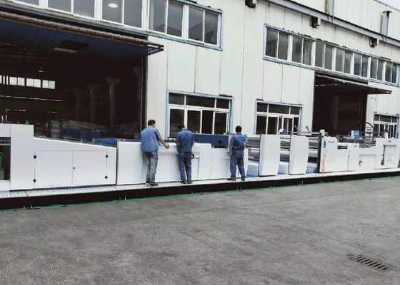 China Größter Längen-thermischer Film-lamellierende Maschine der Größen-1450mm mit Prägungseinheit fournisseur